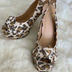 Brand new never worn excellent condition